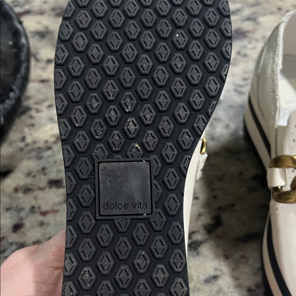 Dolce Vita White Flats with Gold Chain Detail - Picture 5 of 9